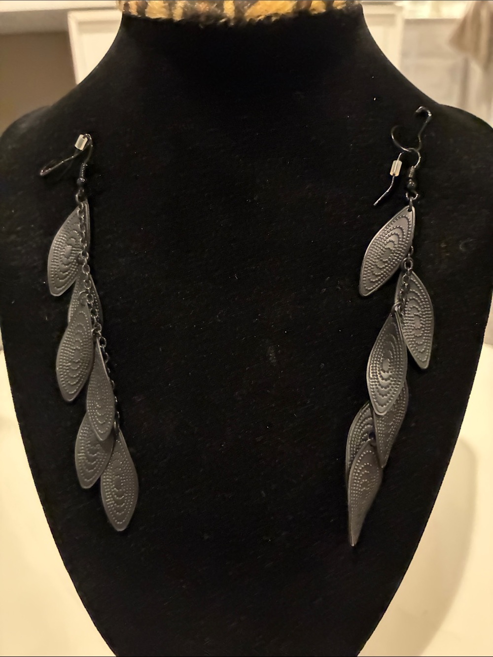 Black Dangle Leaf Earrings - Unbranded